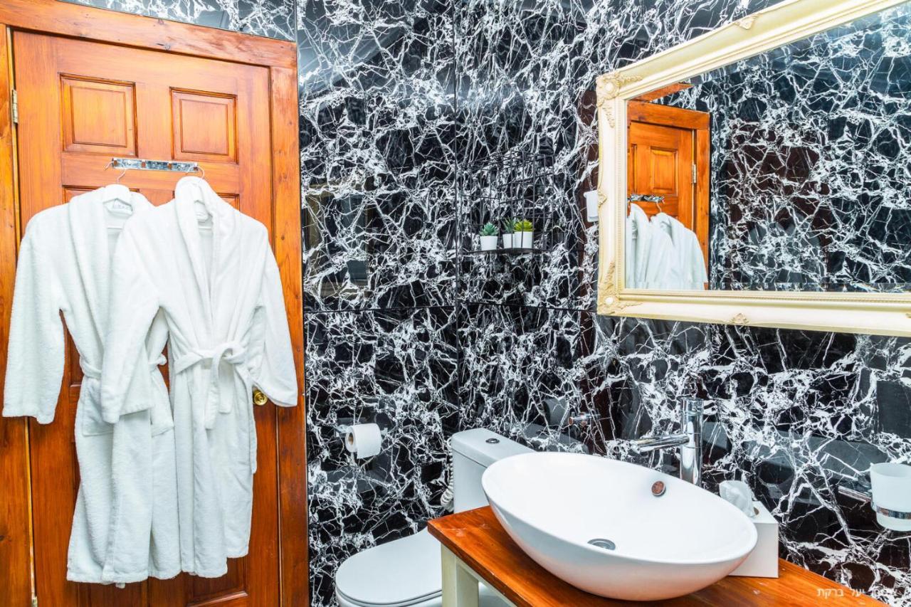 Vibe Naftali Estate Hotel Ramot Naftali Bagian luar foto